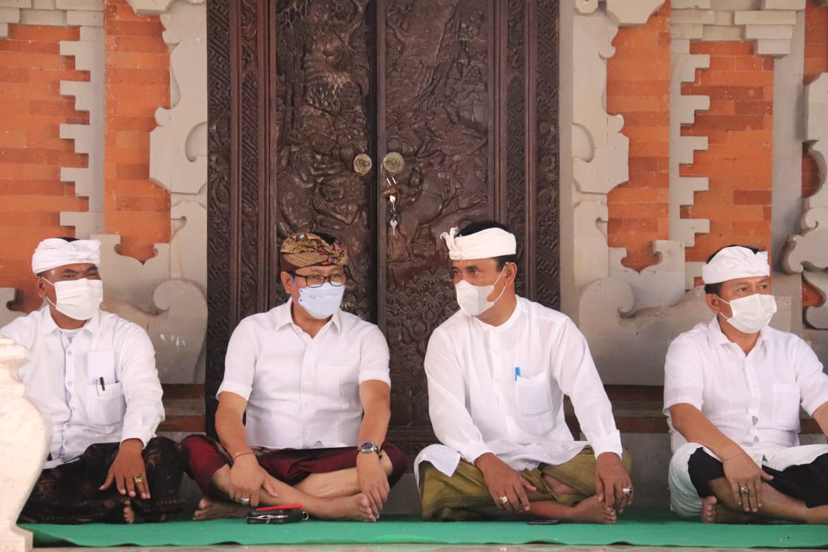 Wabup Suiasa Hadiri Karya Pengatep Dewa Hyang Pitara Pemerajan Ageng Tambyak Pecatu